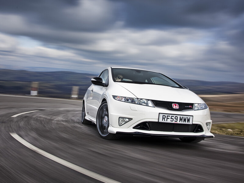 White Honda Civic Type R — Dynamic