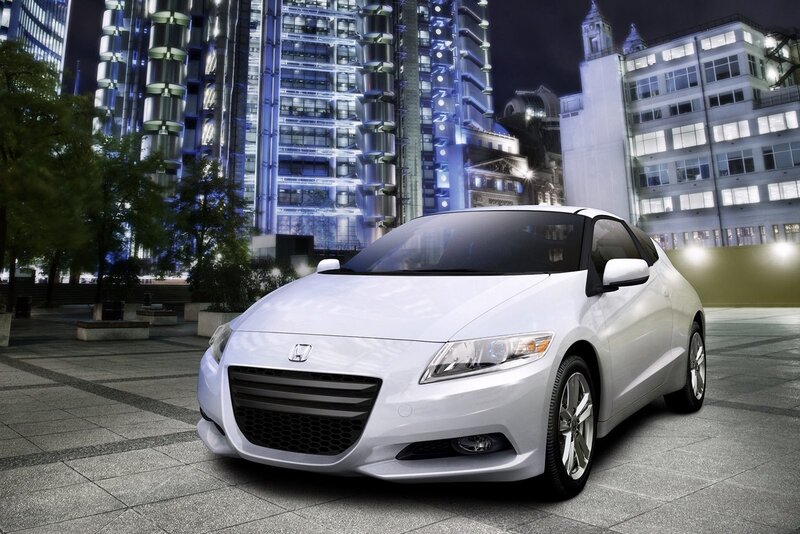 White Honda CR-Z in city