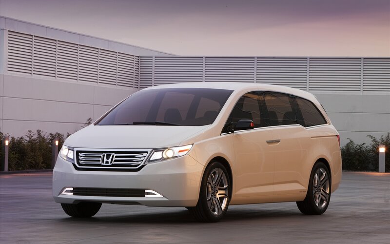 White Honda minivan