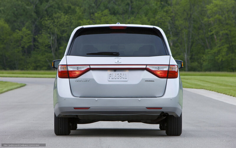 white honda odyssey minivan