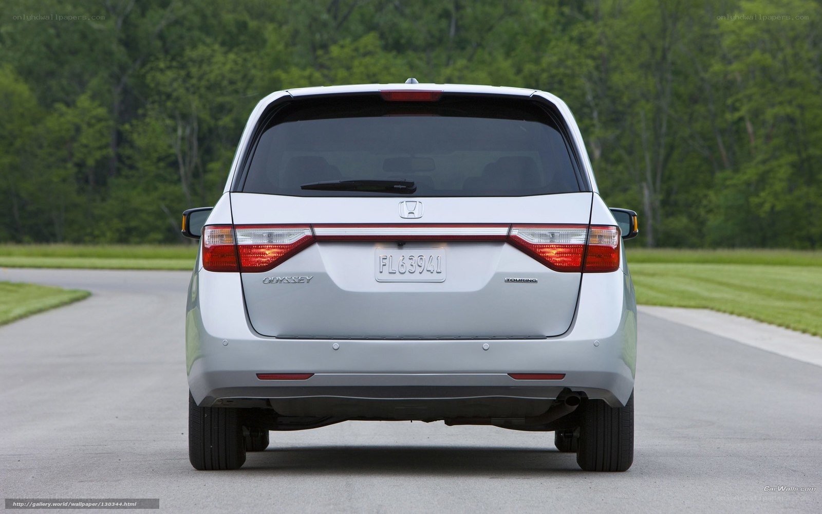 white honda odyssey minivan