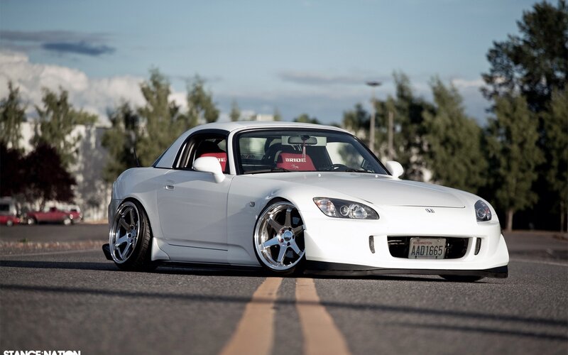 white honda s2000 sports car