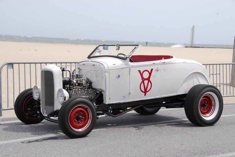 White Hot Rod Car — Calm