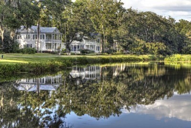 White House by Lake — Green, Serene, Afternoon