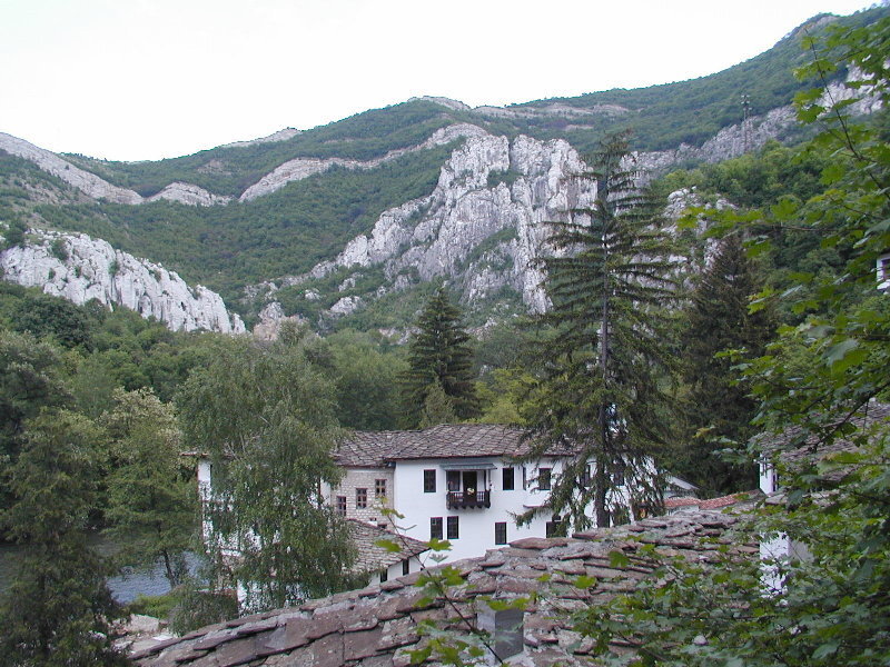 White House in Mountain Valley