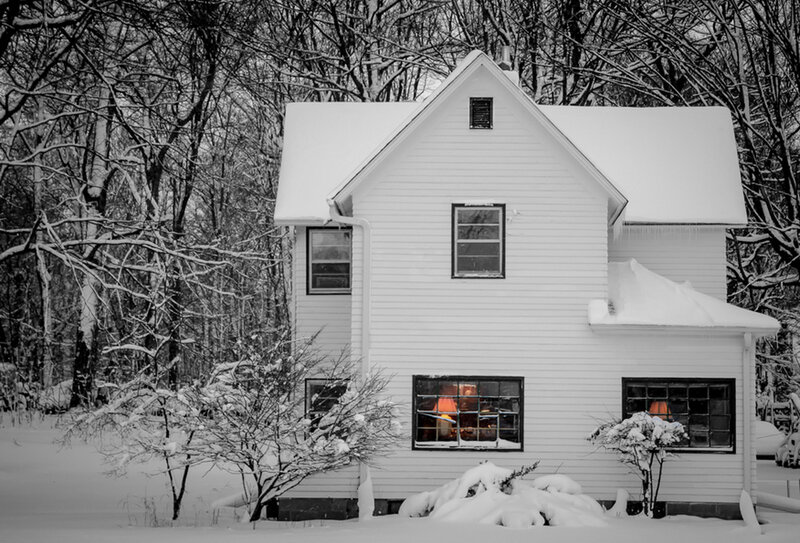 White House in Snow — Black