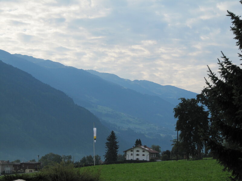 White House in Valley — Green