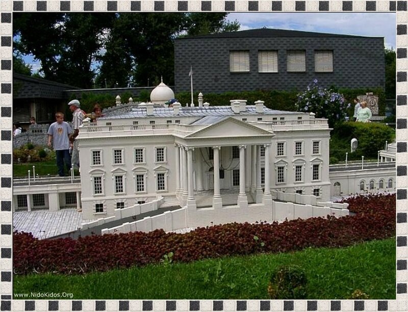 White House model at a theme park