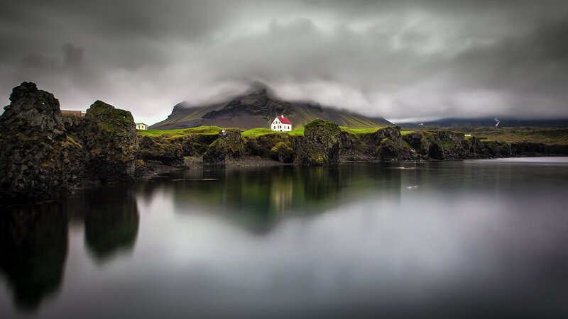 White House on Cliff — Green, Dramatic