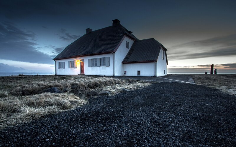 White House on Coast — Blue