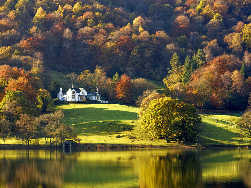 White House on Hillside — Green, Serene, Autumn