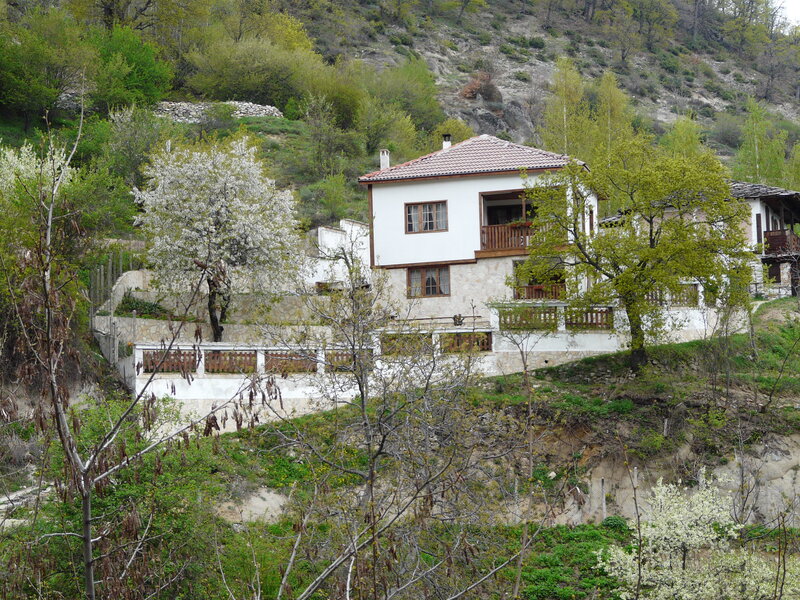 White House on Hillside — Serene