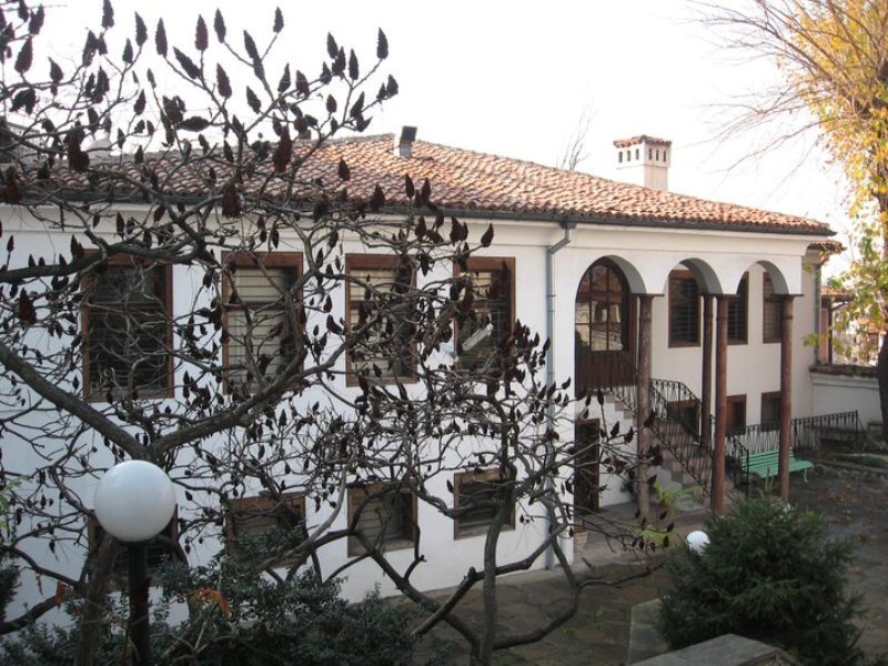 White House with Arched Porch