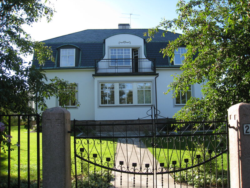 White House with Balcony — Serene