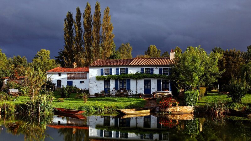 White House with Blue Shutters — Green