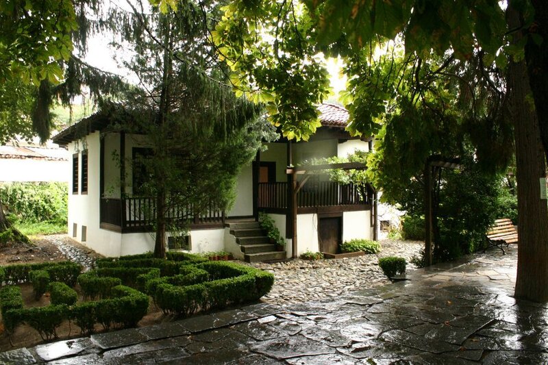 White House with Garden