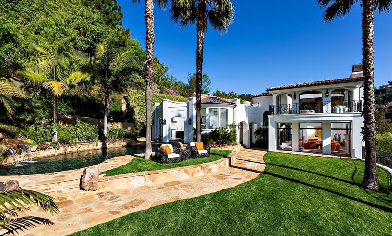 White House with Pool