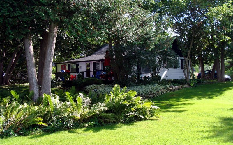 White House with Porch — Green, Serene