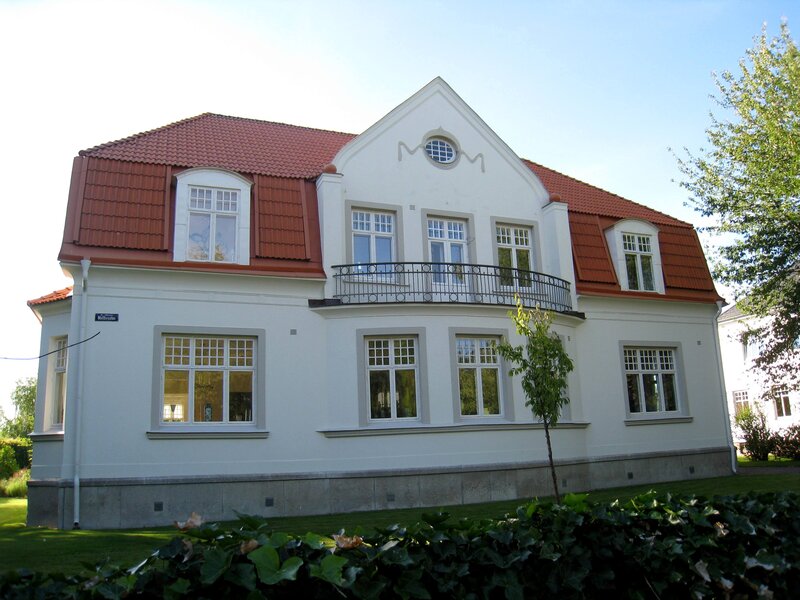 White House with Red Roof — Serene