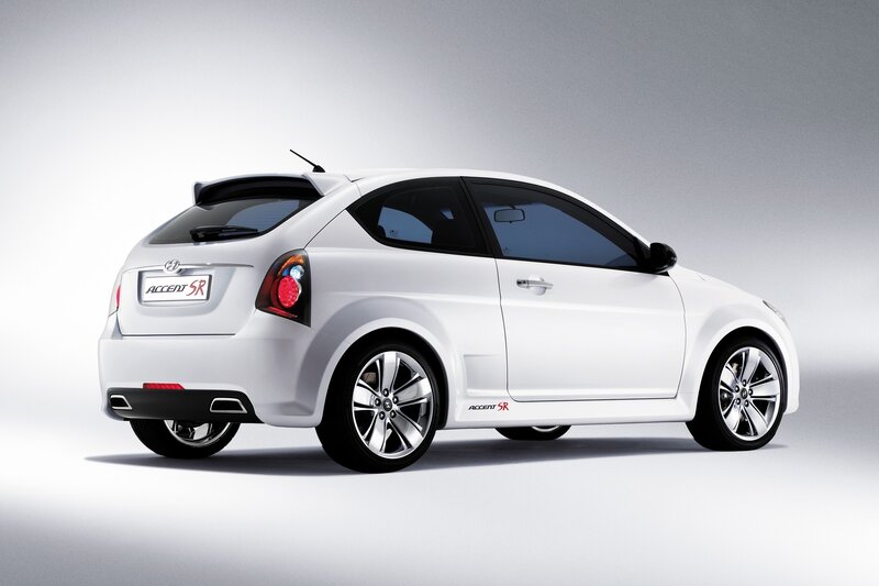 White Hyundai Accent SR