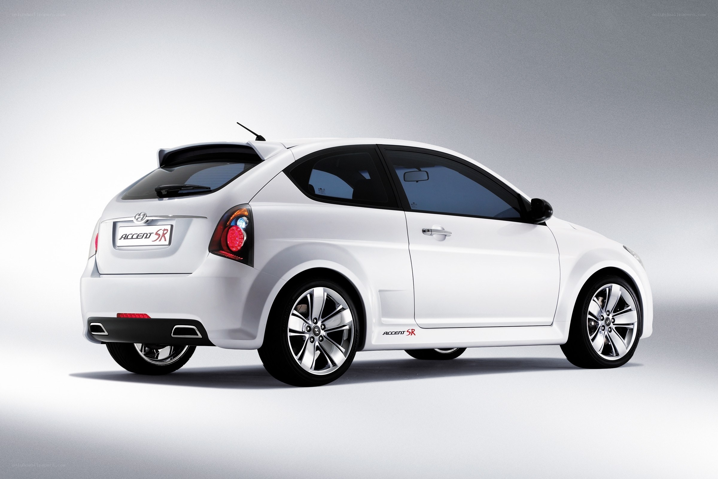 White Hyundai Accent SR