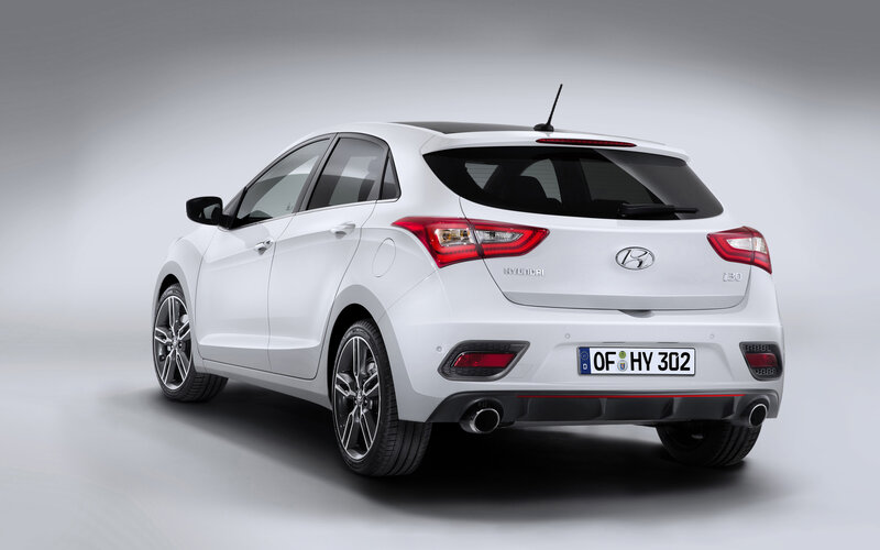 White Hyundai I30 Hatchback