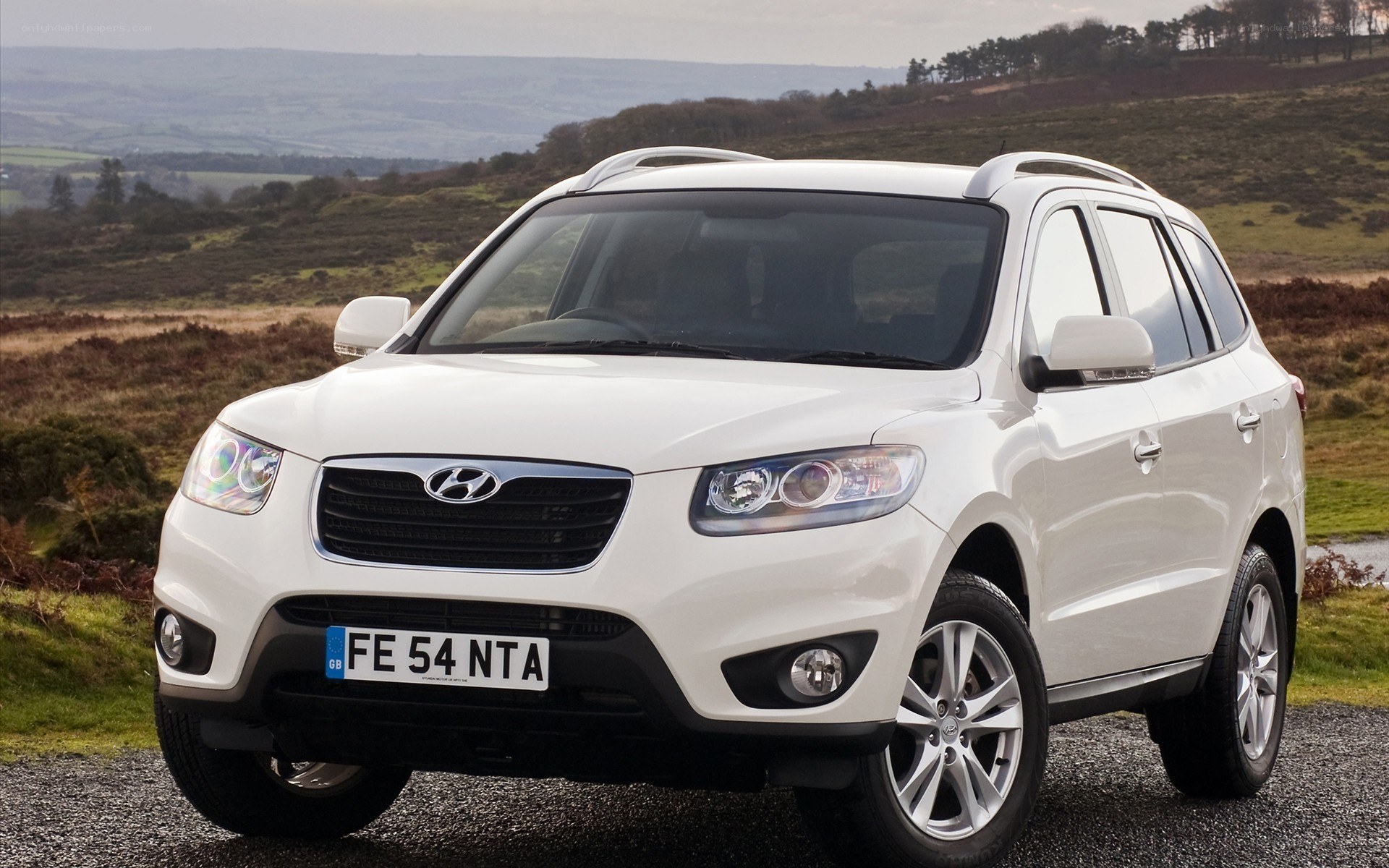 White Hyundai Santa Fe SUV