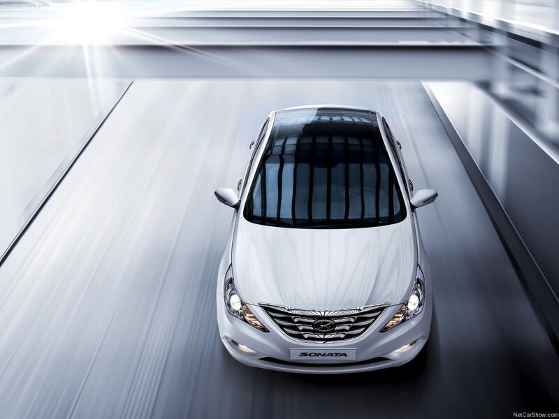 White Hyundai Sonata