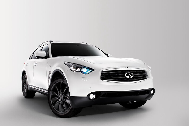 white infiniti fx suv