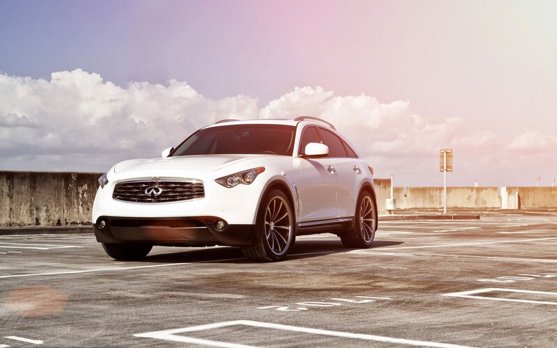 White Infiniti Fx Suv — Serene, Afternoon