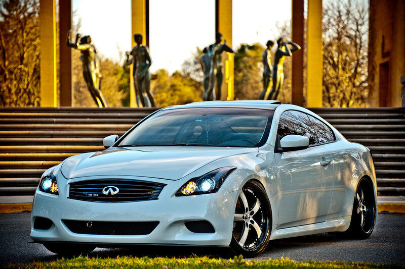 White Infiniti G37 Coupe