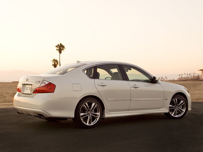 white infiniti m35s sedan