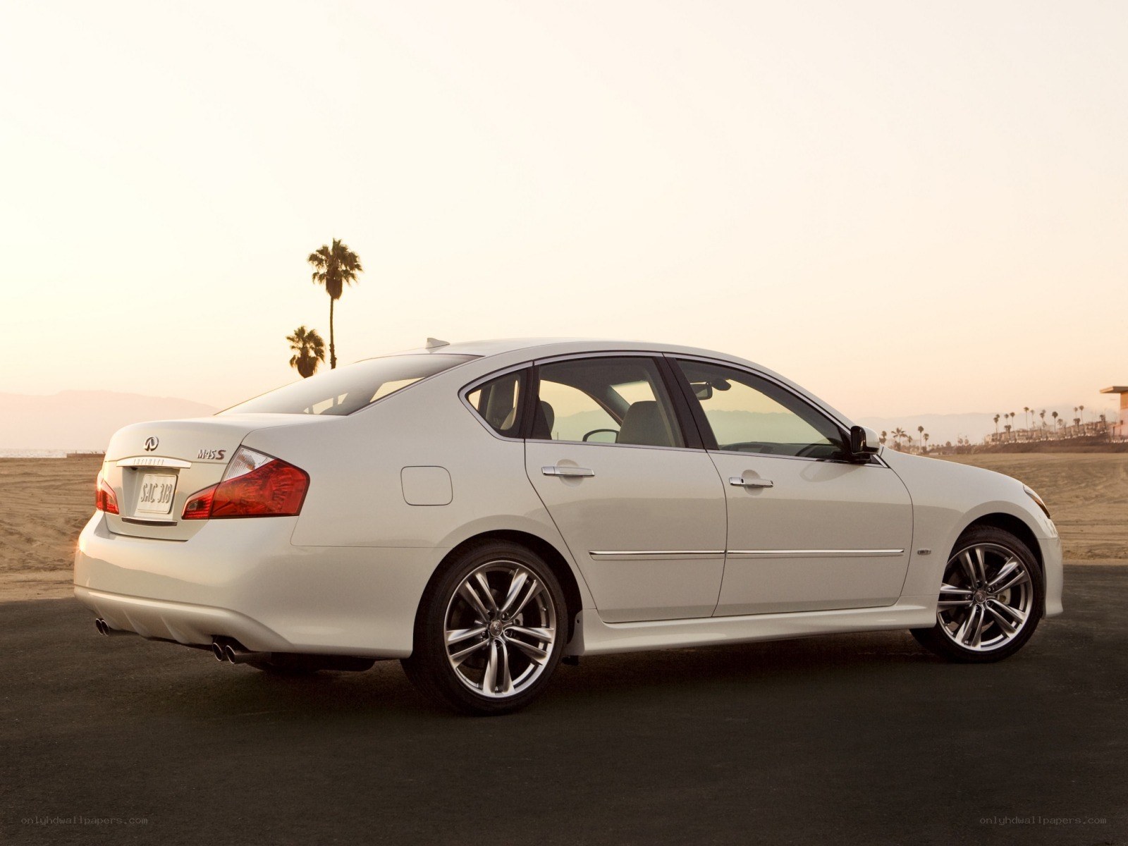 white infiniti m35s sedan