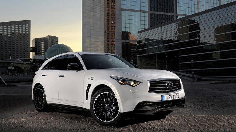 White Infiniti Qx50