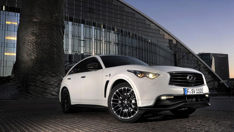 White Infiniti Qx70
