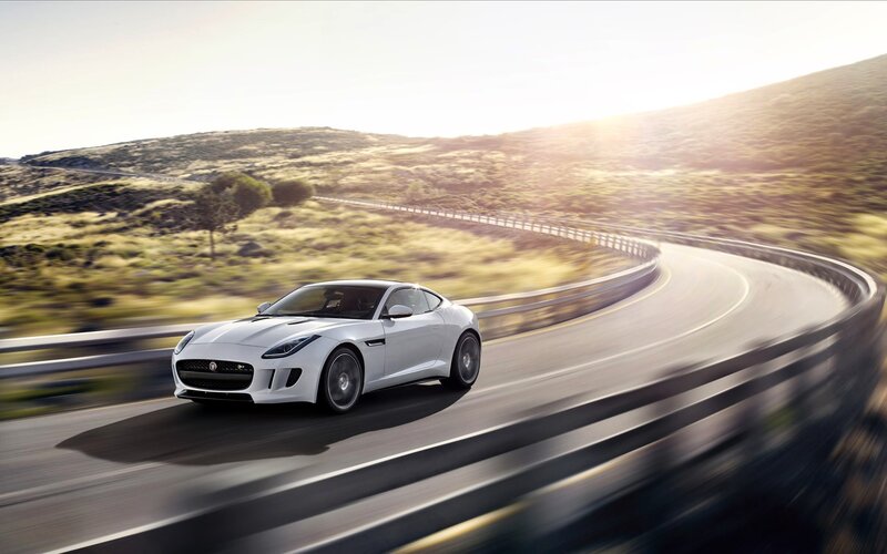 White Jaguar F-type — Dynamic