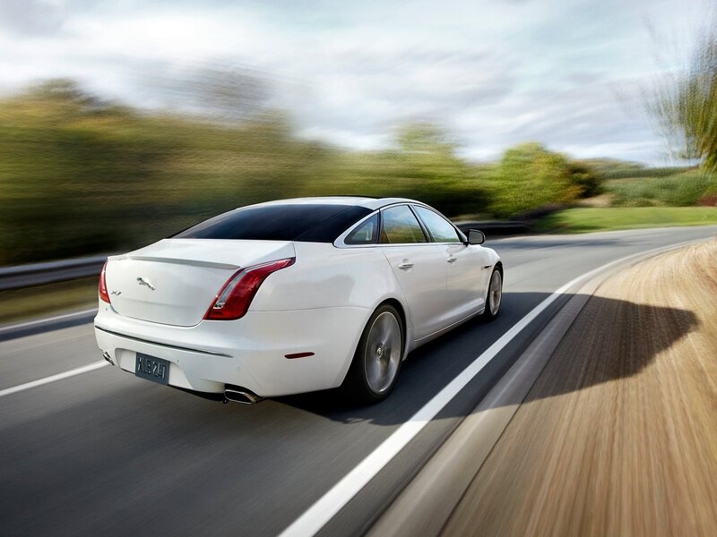 White Jaguar Xj Car — Dynamic