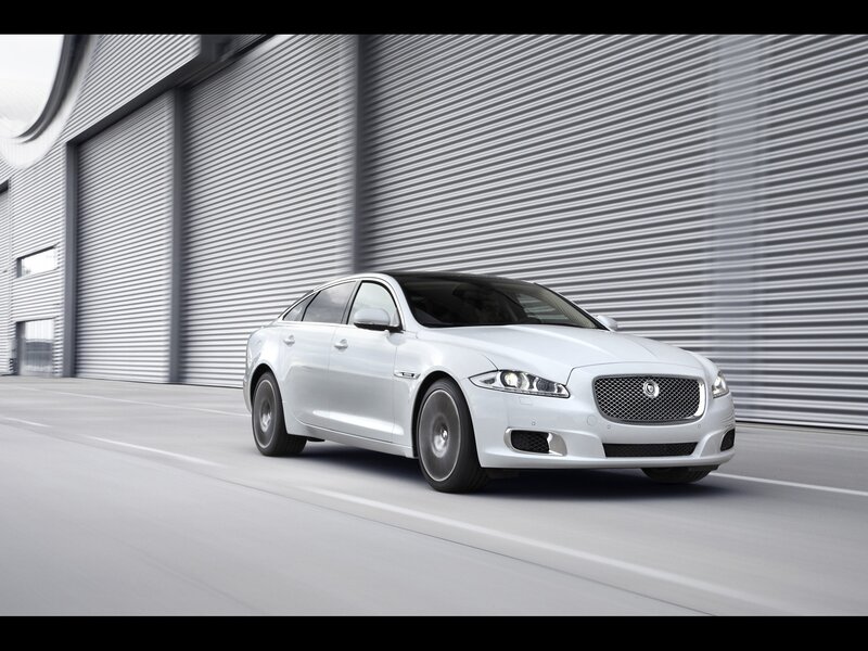 White Jaguar Xj Sedan — Dynamic, Photograph