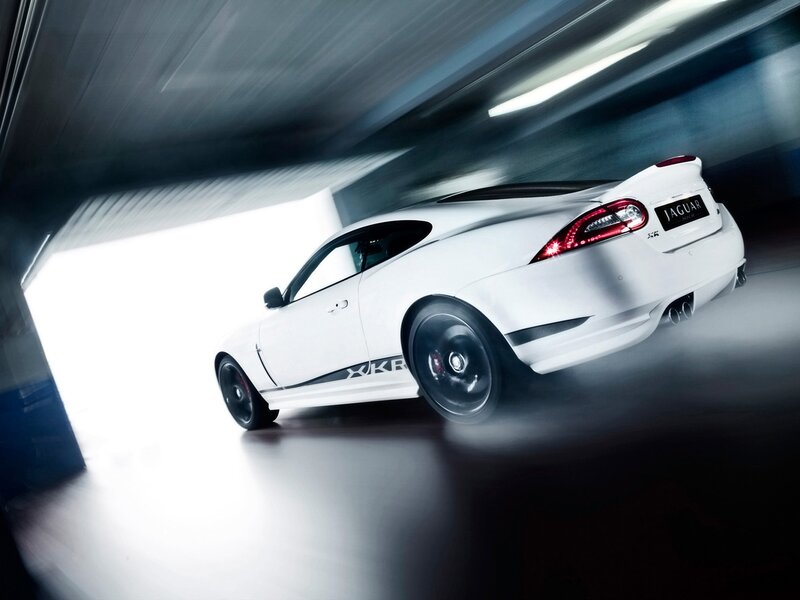 White Jaguar Xkr