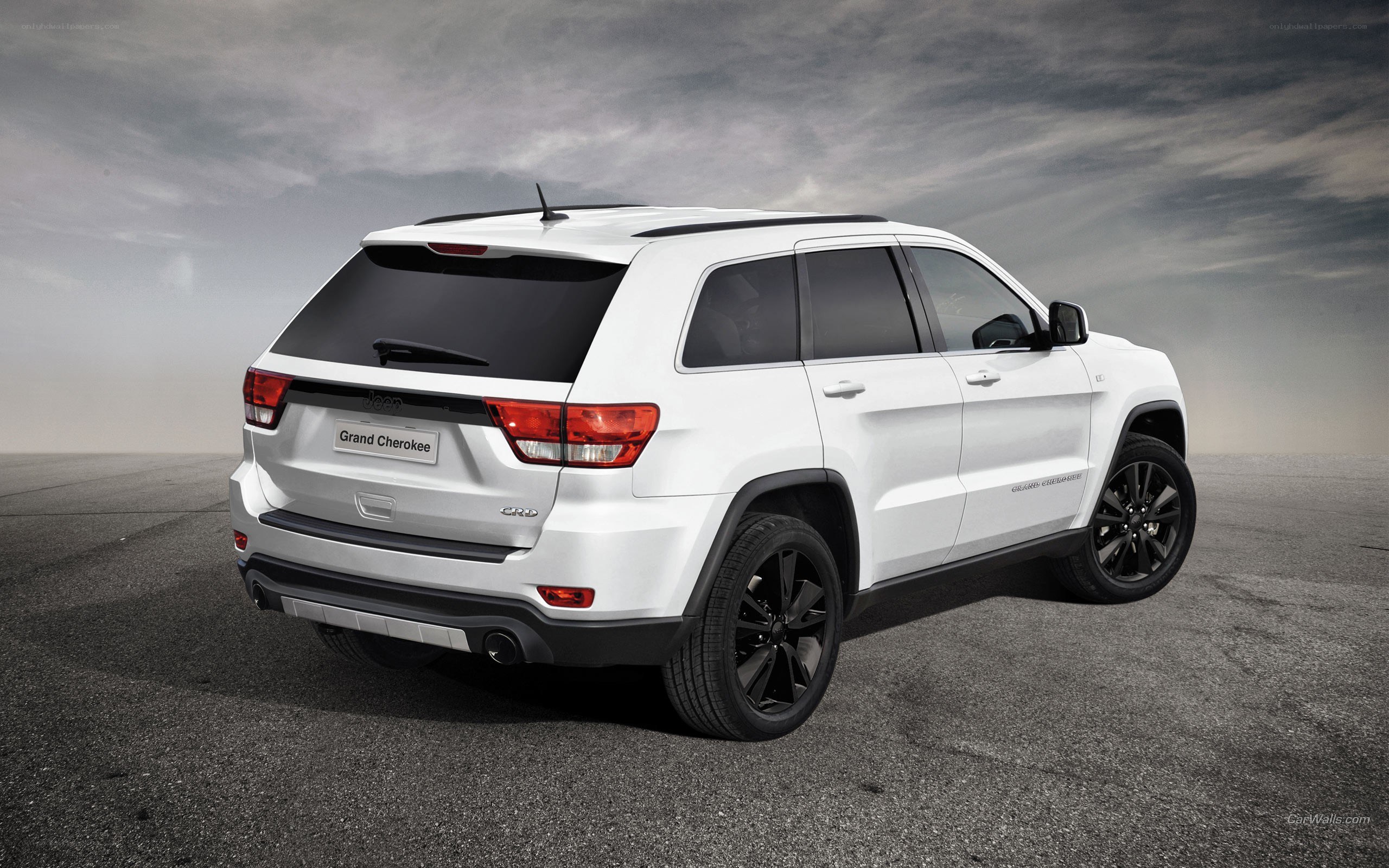 White Jeep Grand Cherokee