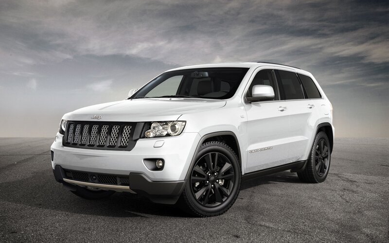 white jeep grand cherokee