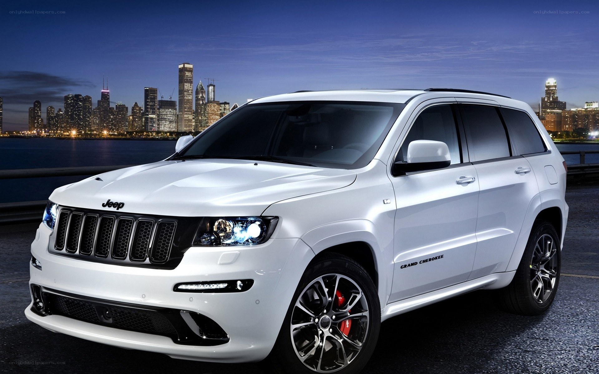 White Jeep Grand Cherokee
