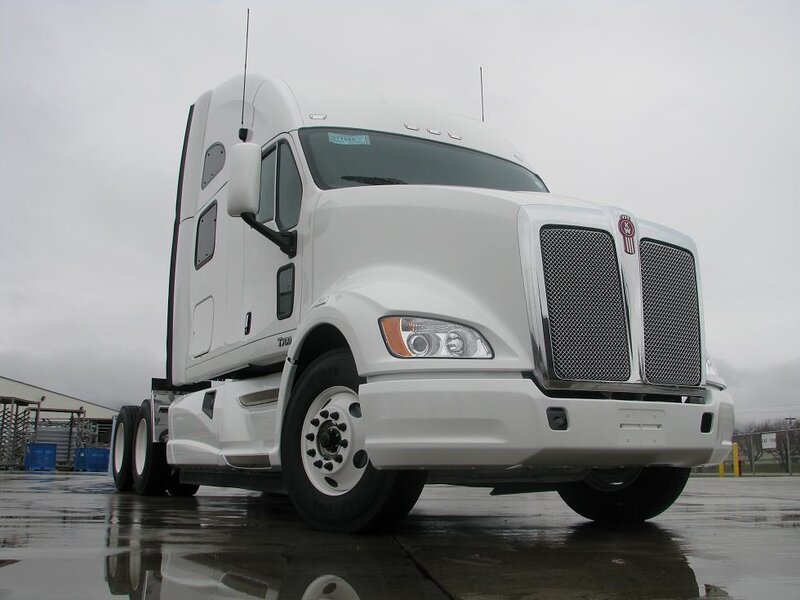 white kenworth semi-truck