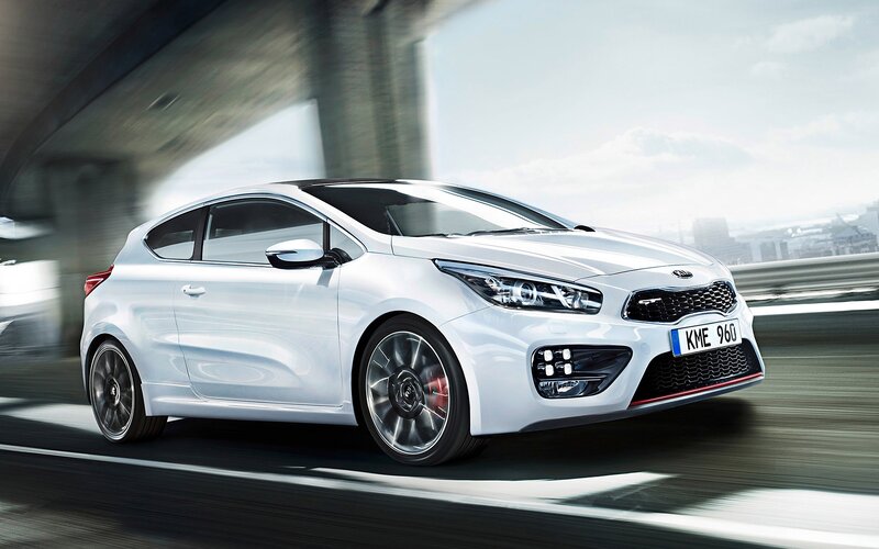 White Kia Cee'd Gt