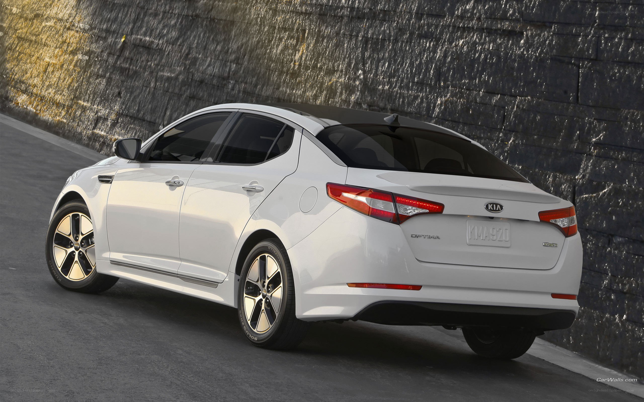 white kia optima sedan