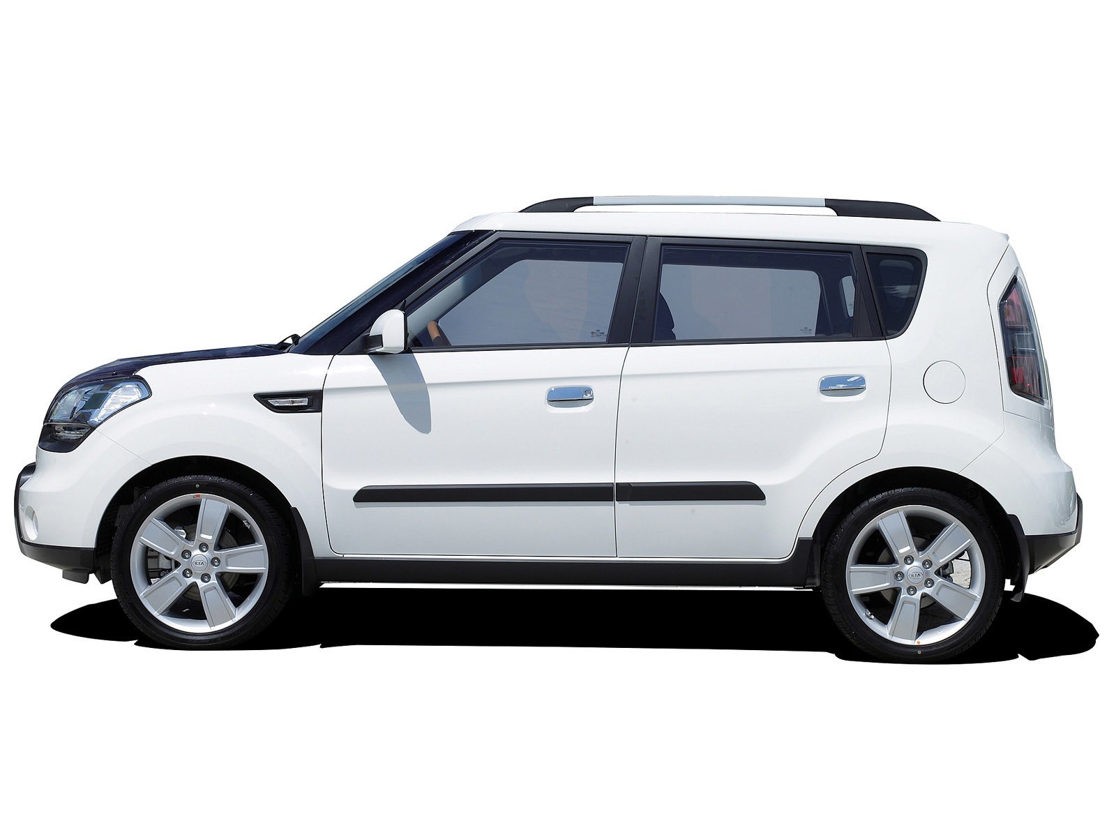 white kia soul suv