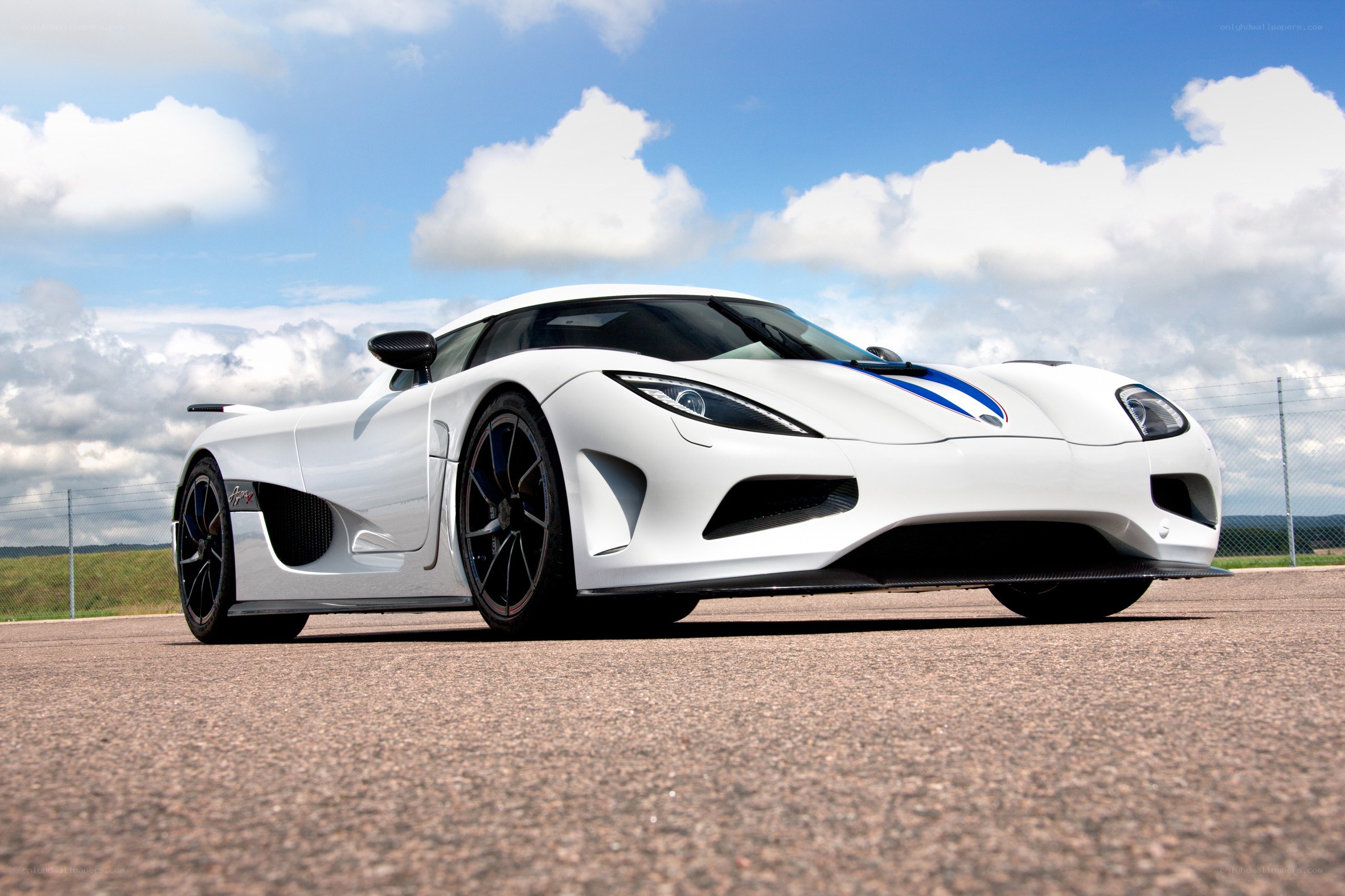 White Koenigsegg Agera RS