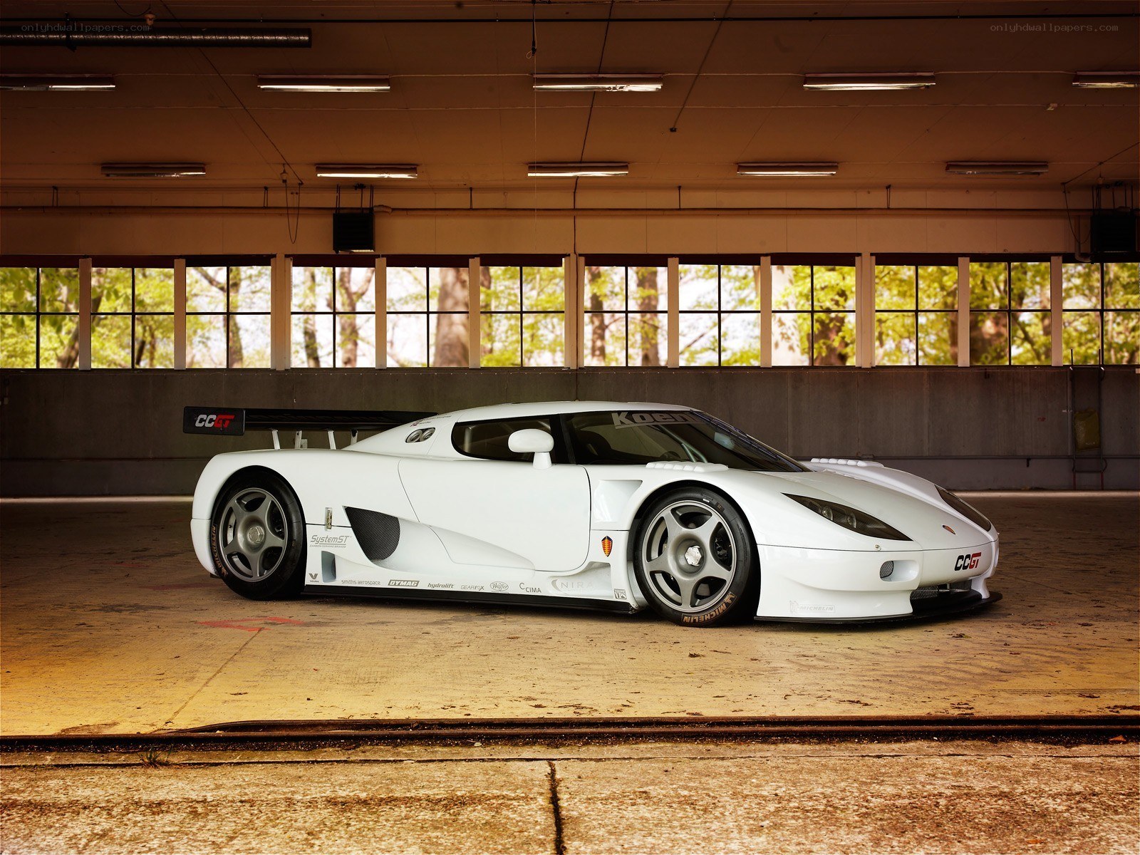 White Koenigsegg CC GT