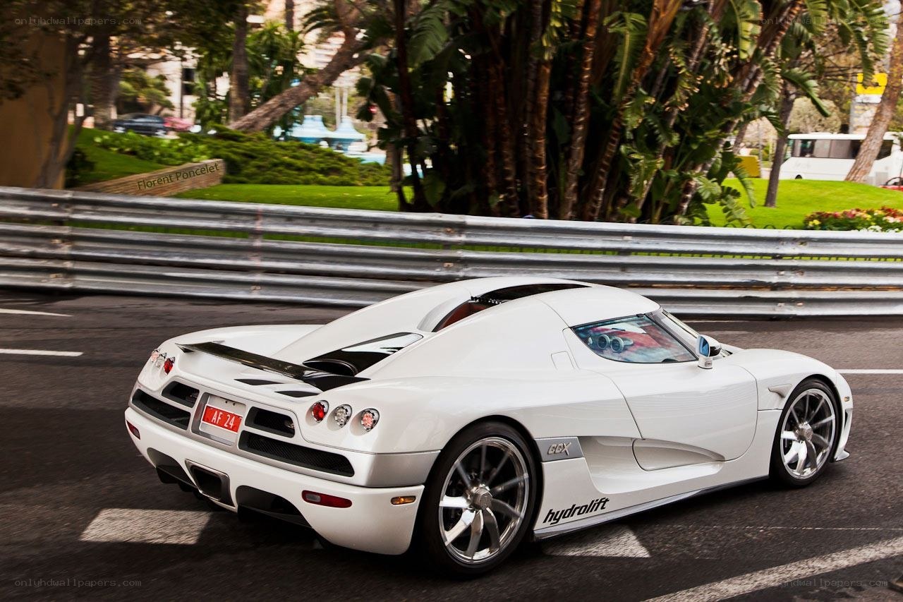 White Koenigsegg CCX on a track