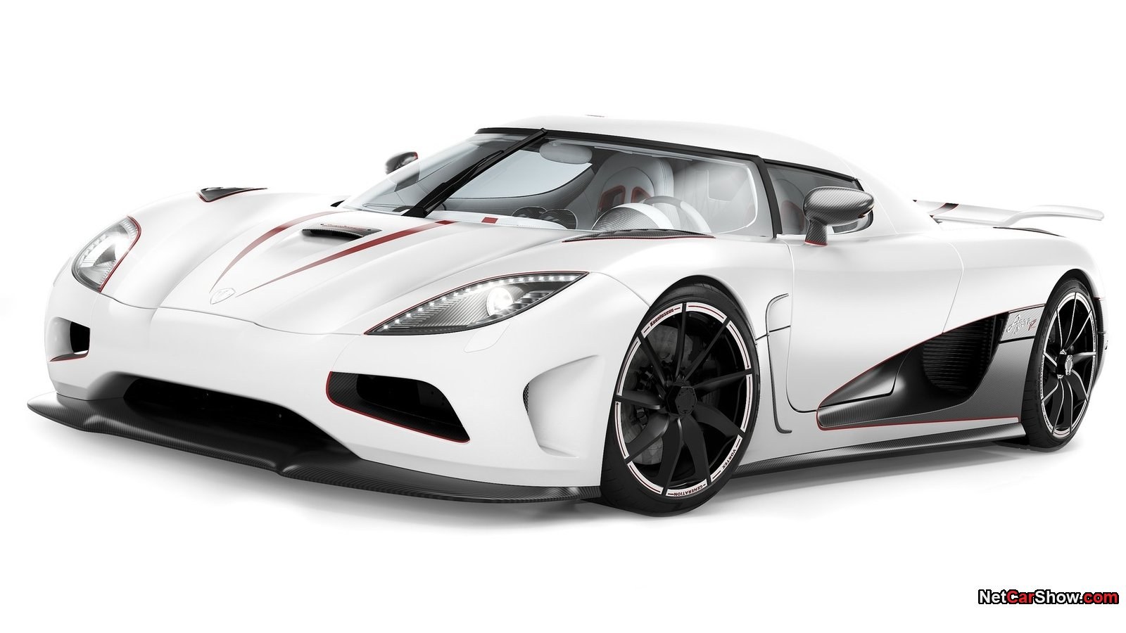 white koenigsegg supercar